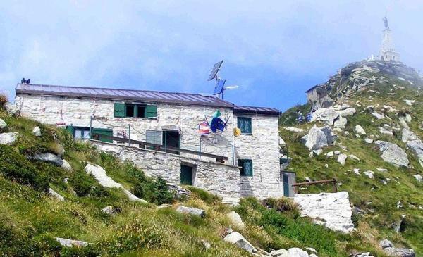 Rifugio Mombarone, partita una raccolta di firme per consentire di mantenere l’attuale gestione