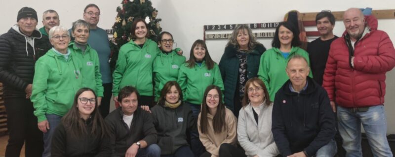 I volontari dell'associazione Adb di Gignod e della Pro Loco con la sindaca Gabriella Farcoz e l'assessore (nonché espositore) Aldo Vittaz. Sotto Antonella Guarguaglini nei panni dell’Elfa Anto