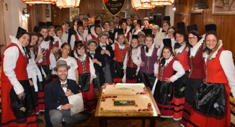 La Clicca, l’ensemble folkloristico di Aosta ha festeggiato i suoi veterani e gli “enfants”