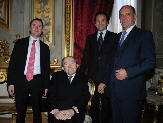 Una carriera politica spinta da un enorme consenso. Sindaco, Assessore, Presidente, Senatore: le tappe