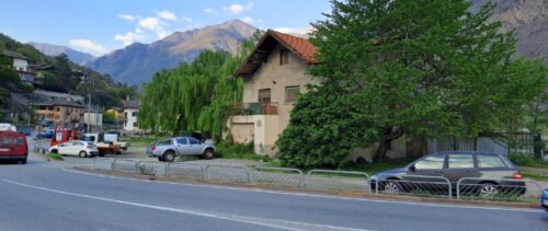 Una piazzetta al posto dell’edificio abbandonato. Avviati i lavori di riqualificazione a Montjovet