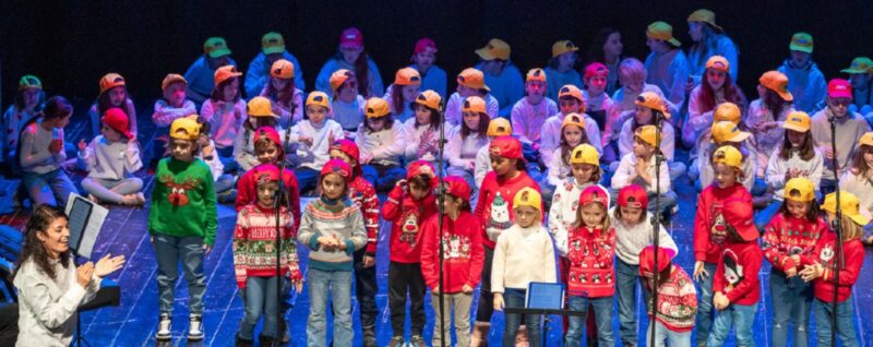 Un momento dello spettacolo di lunedì al Teatro Giacosa di Aosta per la campagna dell’Avis regionale (Stopdown)