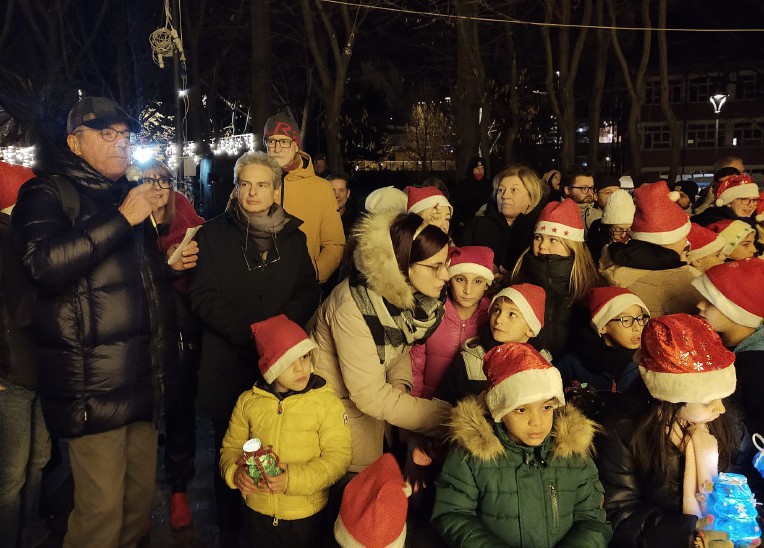 In piazza Arco d’Augusto lo chalet dove i bambini incontrano Babbo Natale