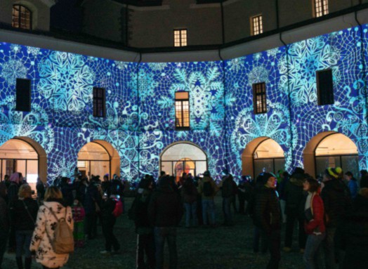 Luci di Natale al Forte di Bard. Anche un maestoso presepe provenzale per le festività