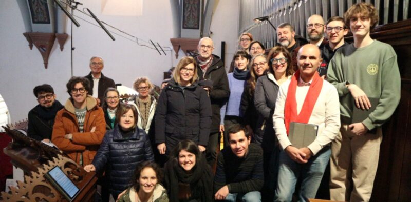 La Cappella musicale Sant'Anselmo, voluta fin dal 2014 dal Mons Franco Lovignana vescovo di Aosta, ha chiuso l'anno del suo decennale animando la celebrazione solenne del Giubileo, con composizioni liturgiche originali e concludendo con l'Inno del Giubileo. Nella Messa solenne nella Cattedrale di Aosta, dove è arrivata la processione partita dalla collegiata dei Santi Pietro e Orso, il Vescovo ha ricordato che "il Crocifisso è il segno dell'amore infinito di Dio per l'umanità, creata a sua immagine. Dio non vuole che l'umanità sprofondi nel male e nella disperazione. Per questo manda al mondo lo Spirito Santo, luce e speranza". Ai cantori della Cappella musicale Sant'Anselmo, nella celebrazione del 31, la Messa di ringraziamento con il canto del Te Deum, si sono aggiunti altri cantori della plaine per creare, come è ormai tradizione, un grande coro di voci maschili, che hanno proposto armonie nello stile valdostano del faux bourdon