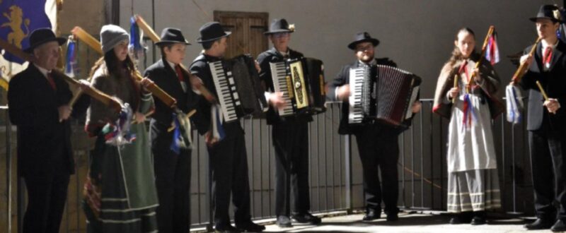 FESTEGGIATI I 60 ANNI DEL GRUPPO FOLKLORISTICO LA GAIE FAMILLE