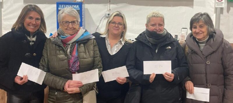 Per la pinnacola, da sinistra Gloriana Pellissier, Giuliana Casolari, Lara Domenichelli, Orietta Novello e Rita Agavit