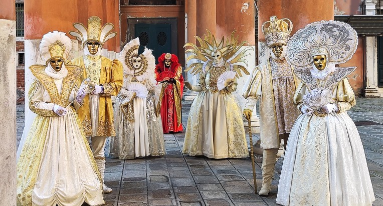 Oggi, sabato 4 gennaio, al Palais di Saint-Vincent la grande sfilata-spettacolo de La Bottega dei Sogni