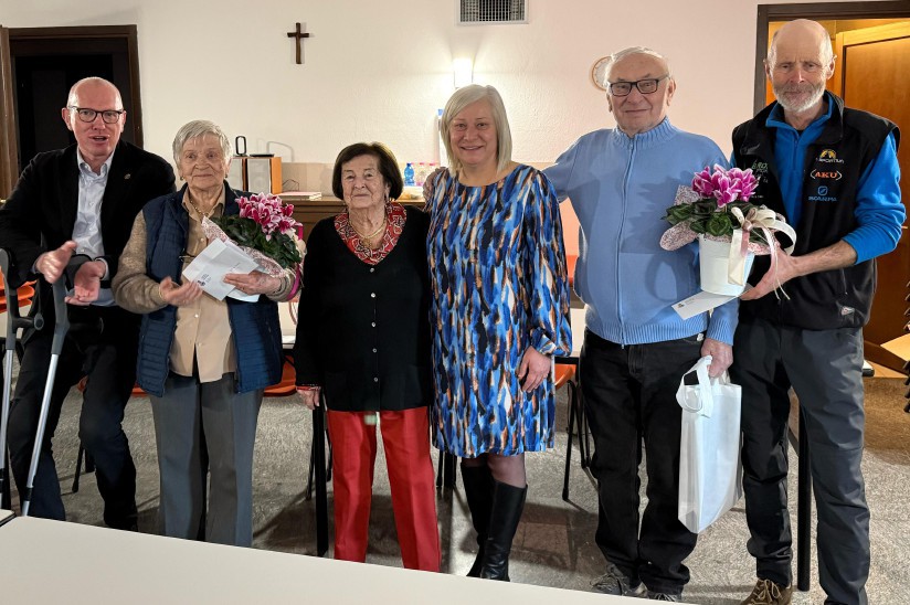 Aymavilles, festeggiato l’anniversario dello spazio del buonumore. La biblioteca organizza il concorso letterario immaginando il 2050