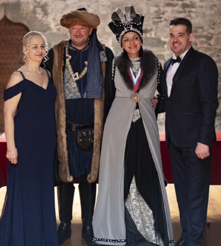 A Verrès sale la febbre del Carnevale. Domenica si inaugurano due mostre