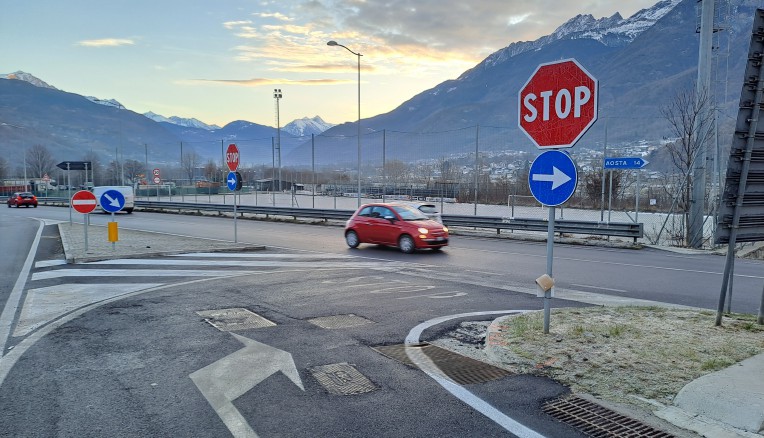 “Svolta obbligatoria in uscita dal borgo, Comune e Assessorato sono al lavoro per la soluzione”