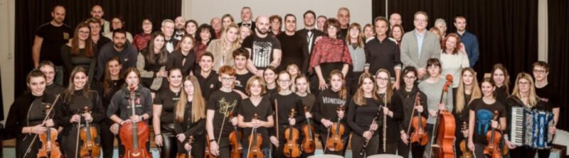 La sera di sabato scorso si sono esibiti il Coro Nouvelle Harmonie di Saint-Pierre e l’Orchestra d’Archi pop “Les Violons du Mont Blanc”