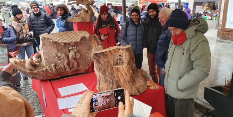 Fiera di Sant’Orso: folla di visitatori. La pioggia non spegne la magia