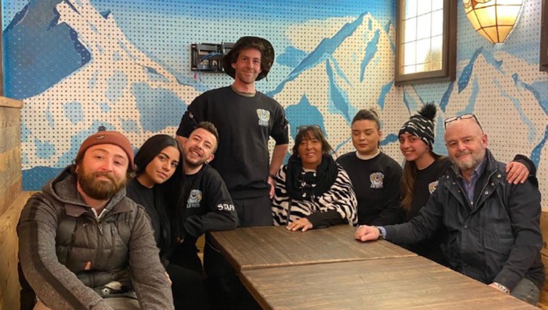 A sette mesi dall’alluvione riapre il Bar Lo Yeti a Cervinia. “Siamo passati attraverso ogni possibile stato d’animo”