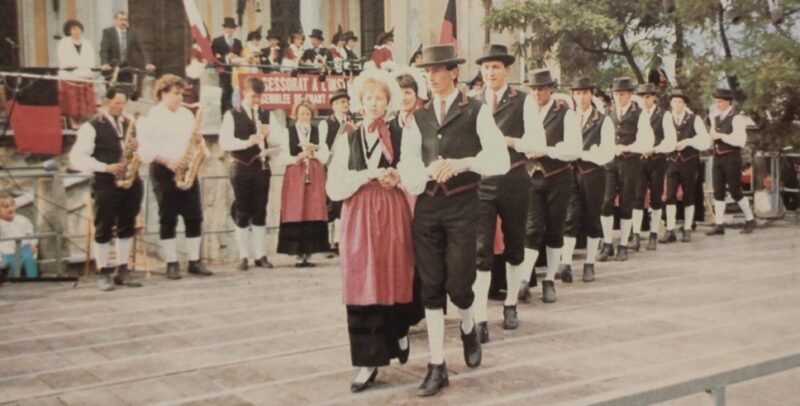 Un’esibizione a Aymavilles alla metà degli anni Ottanta