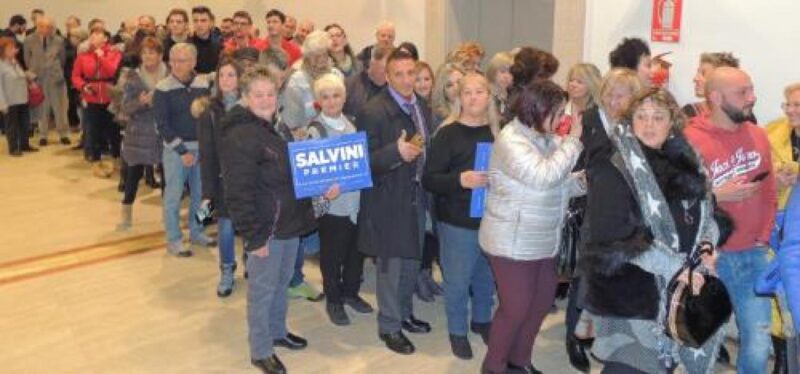 «La Valle d’Aosta non deve finire sui giornali per mafia» Matteo Salvini invoca le elezioni e lancia Nicoletta Spelgatti