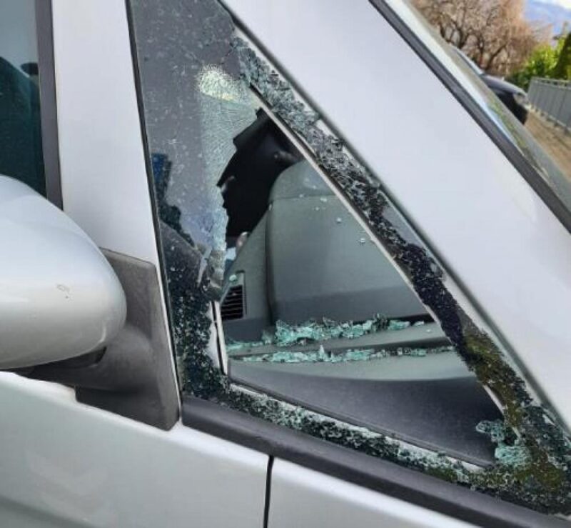 Raid di ladri, auto vandalizzate a Nus e Fénis I Sindaci: “Potenziamo la videosorveglianza”
