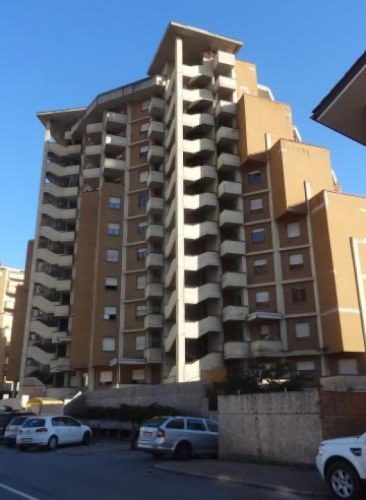 «Riprese per un video musicale sul tetto di uno dei grattacieli del Quartiere Cogne»