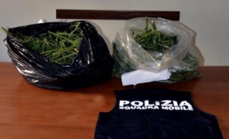 Sarre, sequestro di marijuana La Polizia denuncia un 26enne