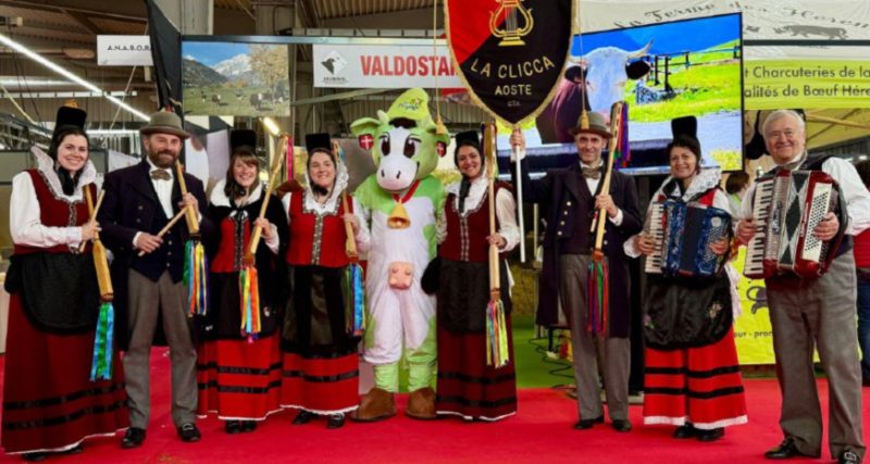 Anche il gruppo folkloristico La Clicca ha animato gli eventi di “Vaches en piste”
