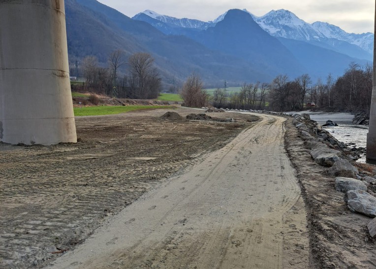 Pista ciclabile, quasi conclusi i lavori a Chambave. Il tratto tornerà percorribile dalla fine di marzo