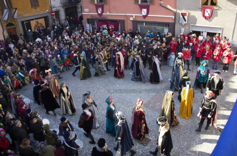 A Verrès un Carnevale illuminato dal sole e dai sorrisi. Applausi per i Conti Virna Avondoglio e Dino Planaz