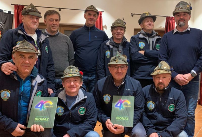 Quarant ’anni in immagini: presentato il libro sulla storia degli alpini di Bionaz