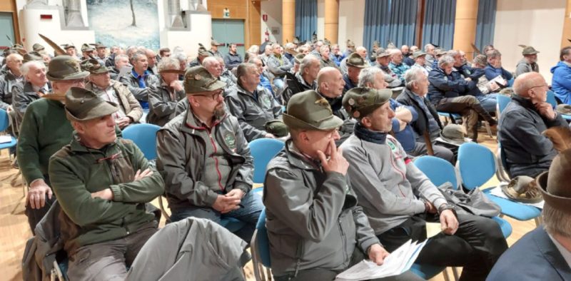 la folta platea presente all’assemblea di domenica scorsa ad Arvier