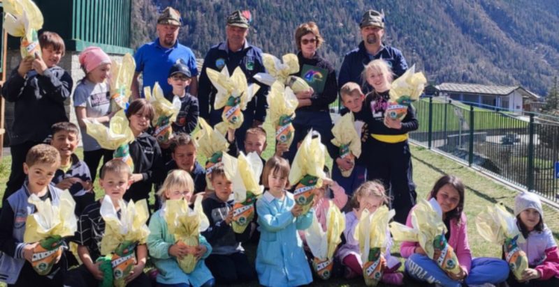AI BIMBI DI OYACE LE UOVA DI PASQUA DEGLI ALPINI DI BIONAZ