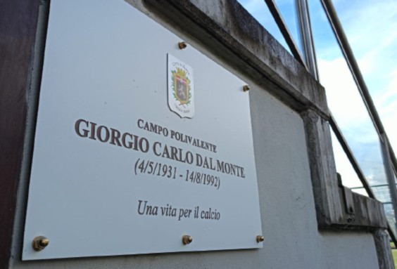 Scoperta la targa che intitola il campo sportivo a Giorgio Dal Monte, icona del calcio aostano