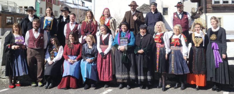 Foto di gruppo per i rappresentanti delle comunità Walser che si sono ritrovati a Formazza mercoledì 19 marzo