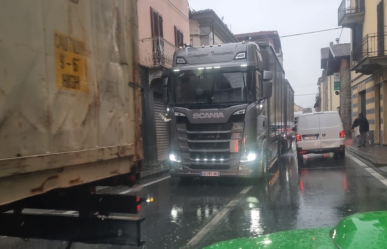 Il Canavese flagellato dal maltempo tra frane, allagamenti e traffico in tilt: si contano i danni