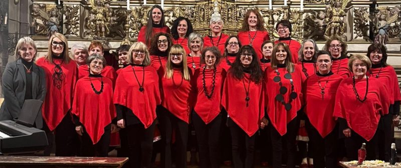 Il coro in occasione del concerto di sabato 28 dicembre 2024 nella chiesa di Avise con da sinistra Annarosa Ronc, Elisa Bonin, Nerina Luboz, Cristina Charbonnier, Clara Denarier, Katy Ronchail, Nadia Norbiato, Barbara Favre, Margherita Di Pede, Marisol Volget, Nada Barrel, Donatella Jeantet, Bruna Milliery, Ilva Luboz, Patrizia Trentin, Laura Benech, Nadia Banard, Marisella Crotta, Antonella Vanin, Francesca Minissale, Maria Caterina Viani, Monica Glarey, Paola Vuyet, Clelia Junod e Patrizia Luboz