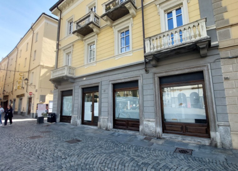 La boutique Ivat di piazza Chanoux si trasferisce nei locali ex Nella Sport