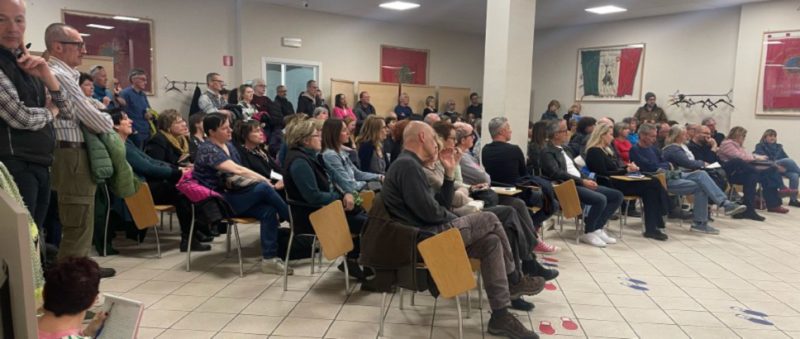 la Cgil riempie la sala