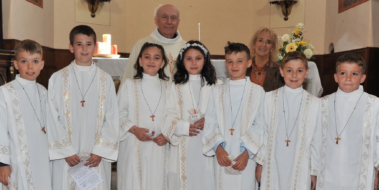 CELEBRATE LE PRIME COMUNIONI DEI BAMBINI DI JOVENÇAN E LE CRESIME DEI RAGAZZI DI CHARVENSOD E DI POLLEIN