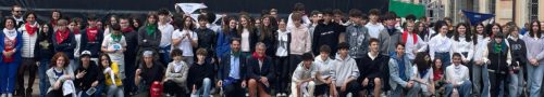 I canti degli studenti lunedì in piazza Chanoux hanno celebrato gli 80 anni dalla Liberazione