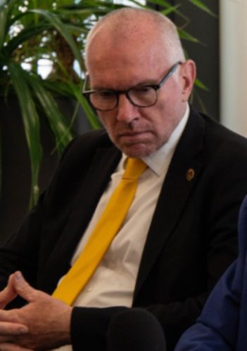 Caos elezioni, firme per il referendum in dirittura d’arrivo. Intanto Roma «boccia» la legge dei 4 mandati per i Sindaci