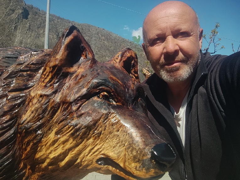Sculture di animali nel bosco di Nomaglio Il Sentiero della Pace diventa luogo magico