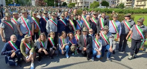 All’Adunata di Biella gli alpini valdostani sfilano tra gli applausi
