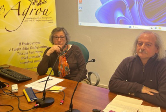 Dee, serpenti, guarigioni: tante persone all’interessante serata con L’Agrou