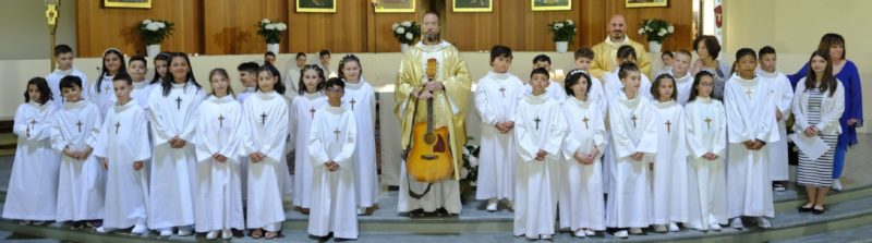le Prime Comunioni nella Chiesa di Saint-Martin-de-Corléans (foto Il Fotostudio)