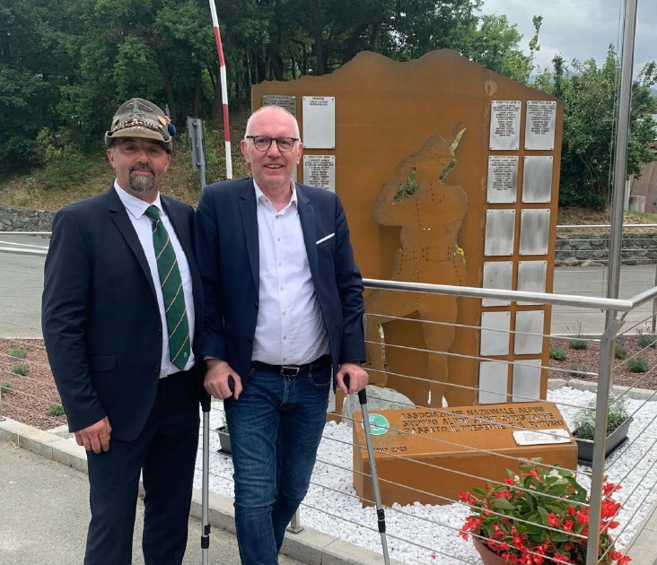Inaugurato il monumento che celebra la memoria degli alpini di St-Cristophe