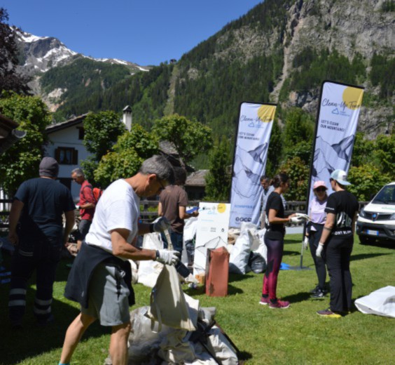 Giornata ecologica a Courmayeur, 636 chili di rifiuti