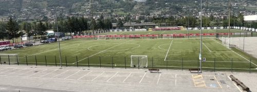 A Gressan si rifà il manto sintetico del campo di calcio: dopo 13 anni gli era stata tolta l’omologazione