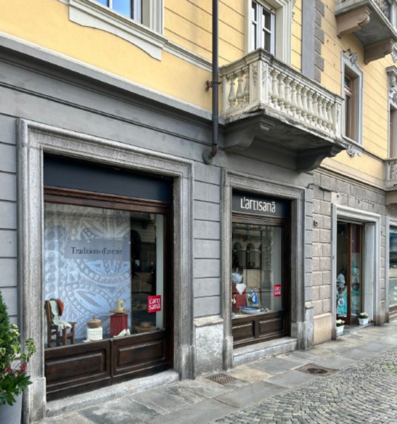 Il negozio verrà inaugurato ufficialmente venerdì prossimo, 6 giugno; per non perdere il periodo turistico già importante si è preferito aprire benché alcuni dettagli siano ancora da ultimare