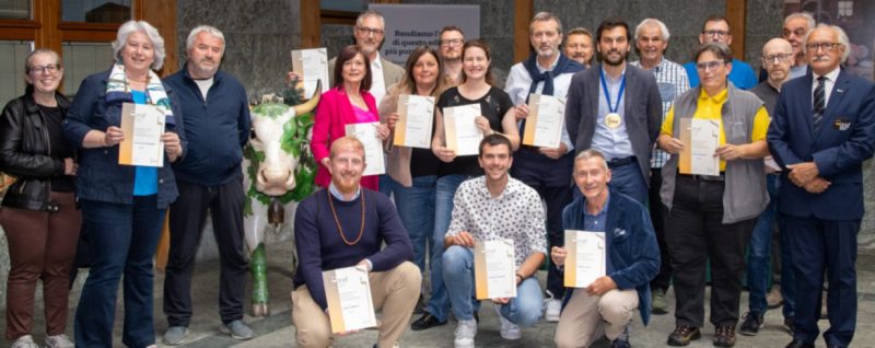 La consegna degli attestati nella sede dell’Assessorato a Saint-Christophe mercoledì scorso, 28 maggio
