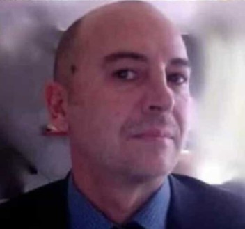 Trovato morto in casa, la moglie in silenzio davanti al giudice Beppe e Renza, sono tanti gli interrogativi sul giallo di Bologna