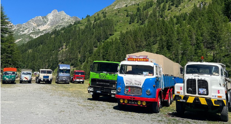 Giganti tra le Alpi, un successo il raduno di mezzi pesanti d’epoca