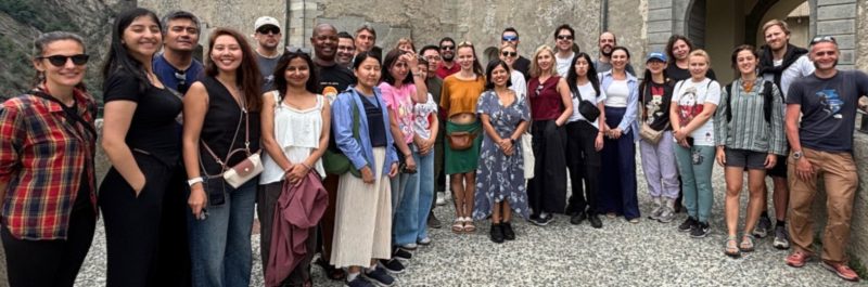 I partecipanti alla diciottesima edizione della Summer School Ipromo mercoledì scorso, 2 luglio, all’ingresso del Forte di Bard